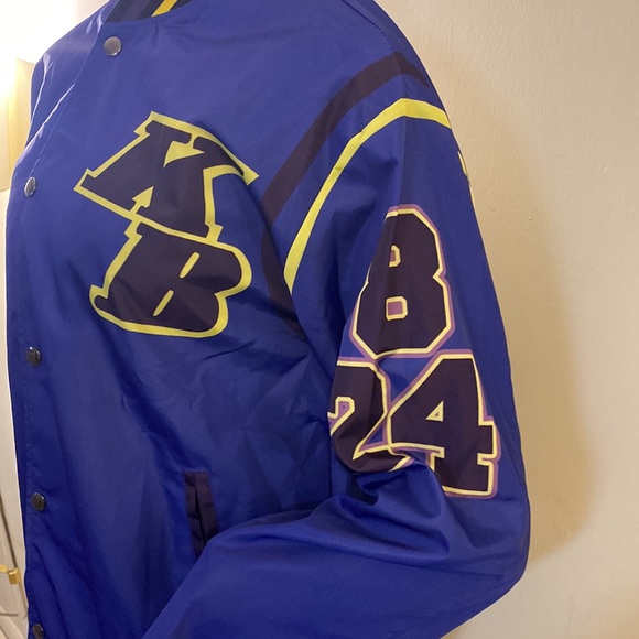 🏀Kobe Bryant-“Legends Never Die” Jacket🏀 - Picture 6 of 10